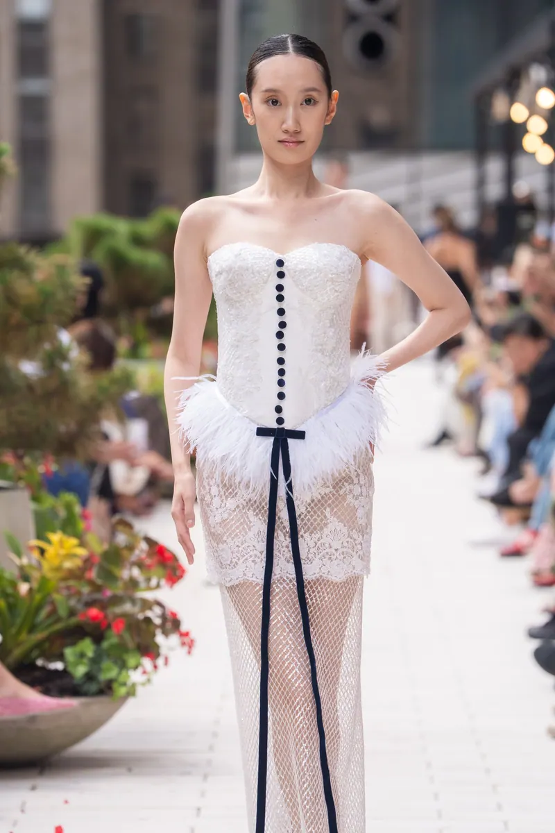 New York look 1: Ivory lace corset